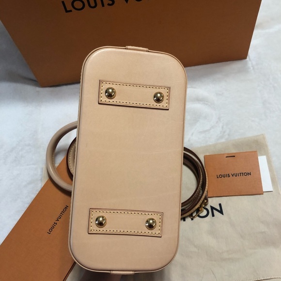 Authentic Loui Vuitton Alma bb - Picture 5 of 9